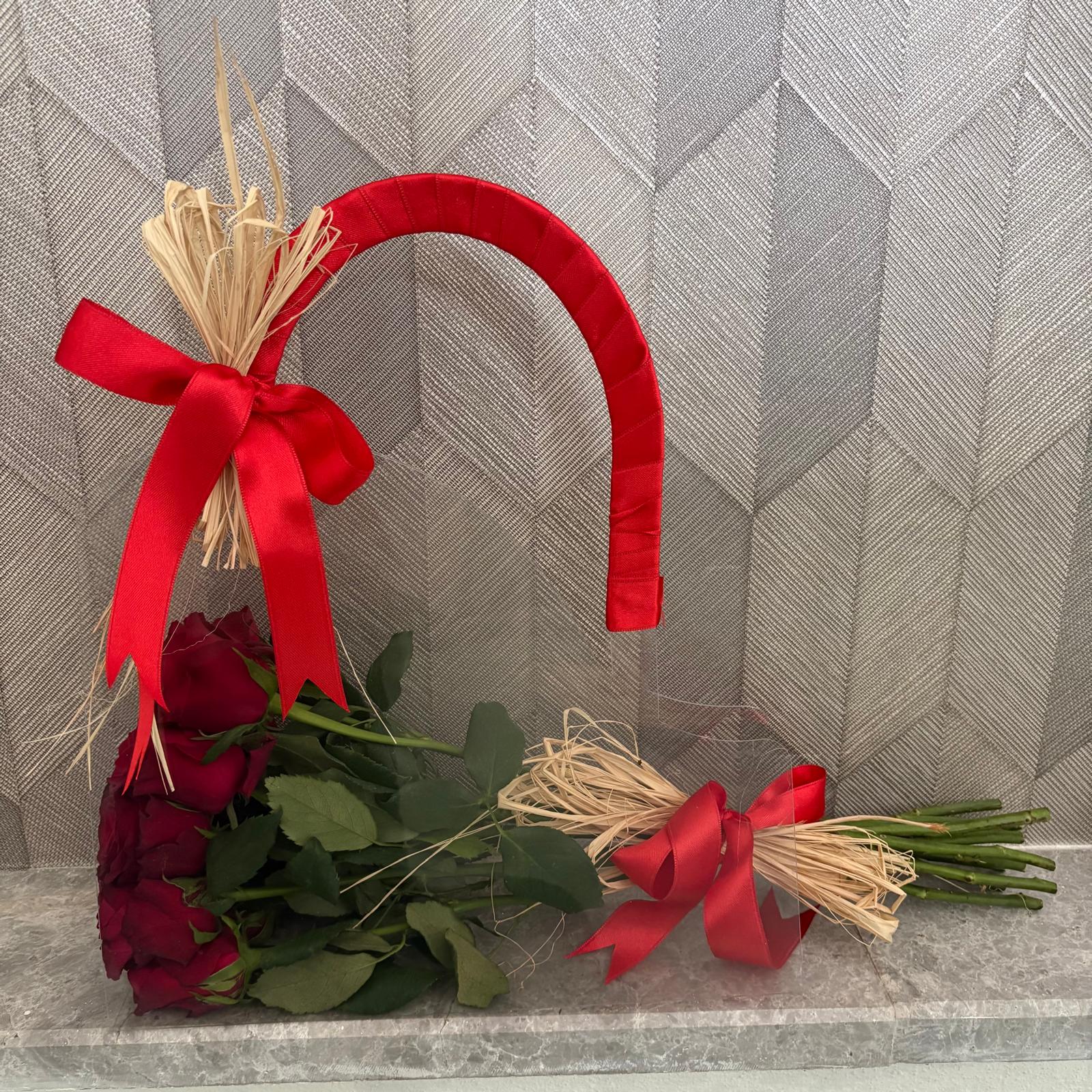 Çantada 11 Kırmızı Gül