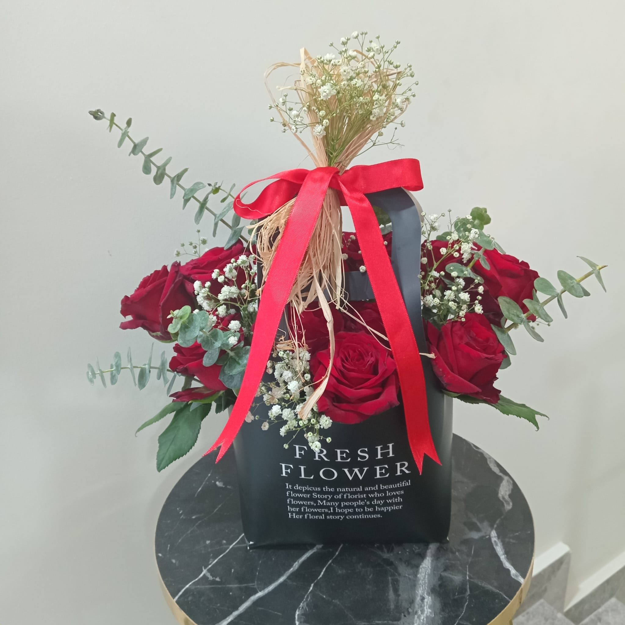 Bag box of 11 red roses